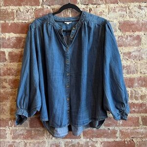 The Sidney Batwing Blouse by Pilcro: Chambray Edition like NEW! Size M